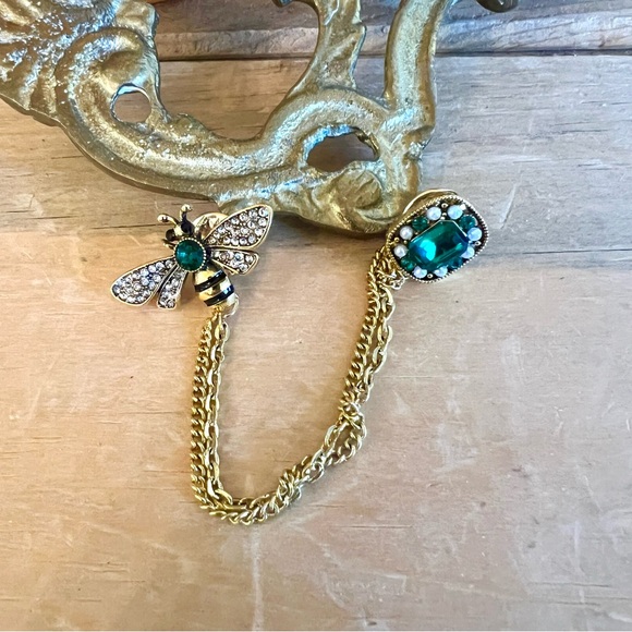 New! Bee 🐝 Brooch With Chain Emerald Green Hat Pin - Picture 5 of 5